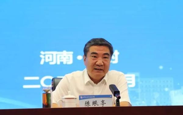 省教育廳黨組成員、副廳長(zhǎng)陳?ài)笸こ鱿瘯?huì)議并講話.jpg